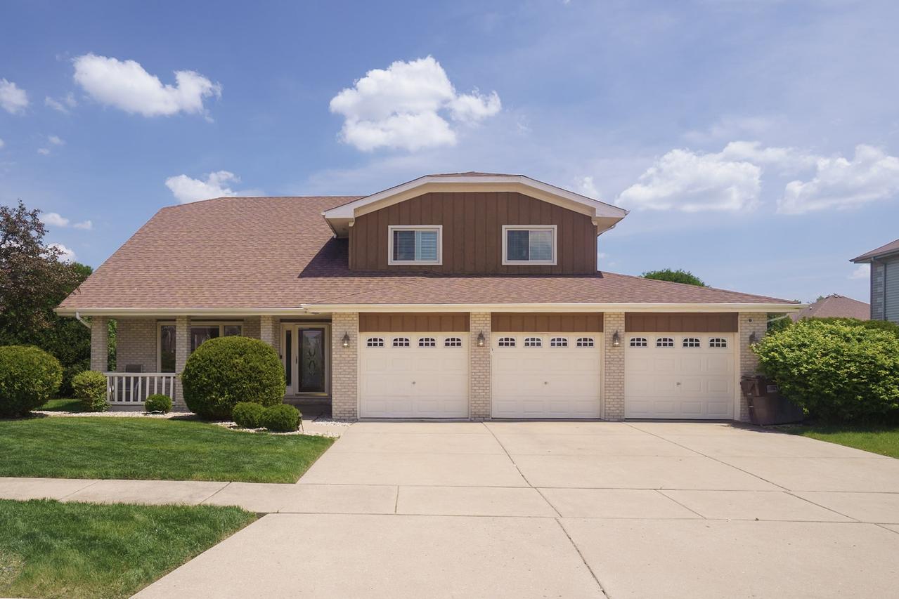 22021 Neptune Ln., Richton Park, IL 60471