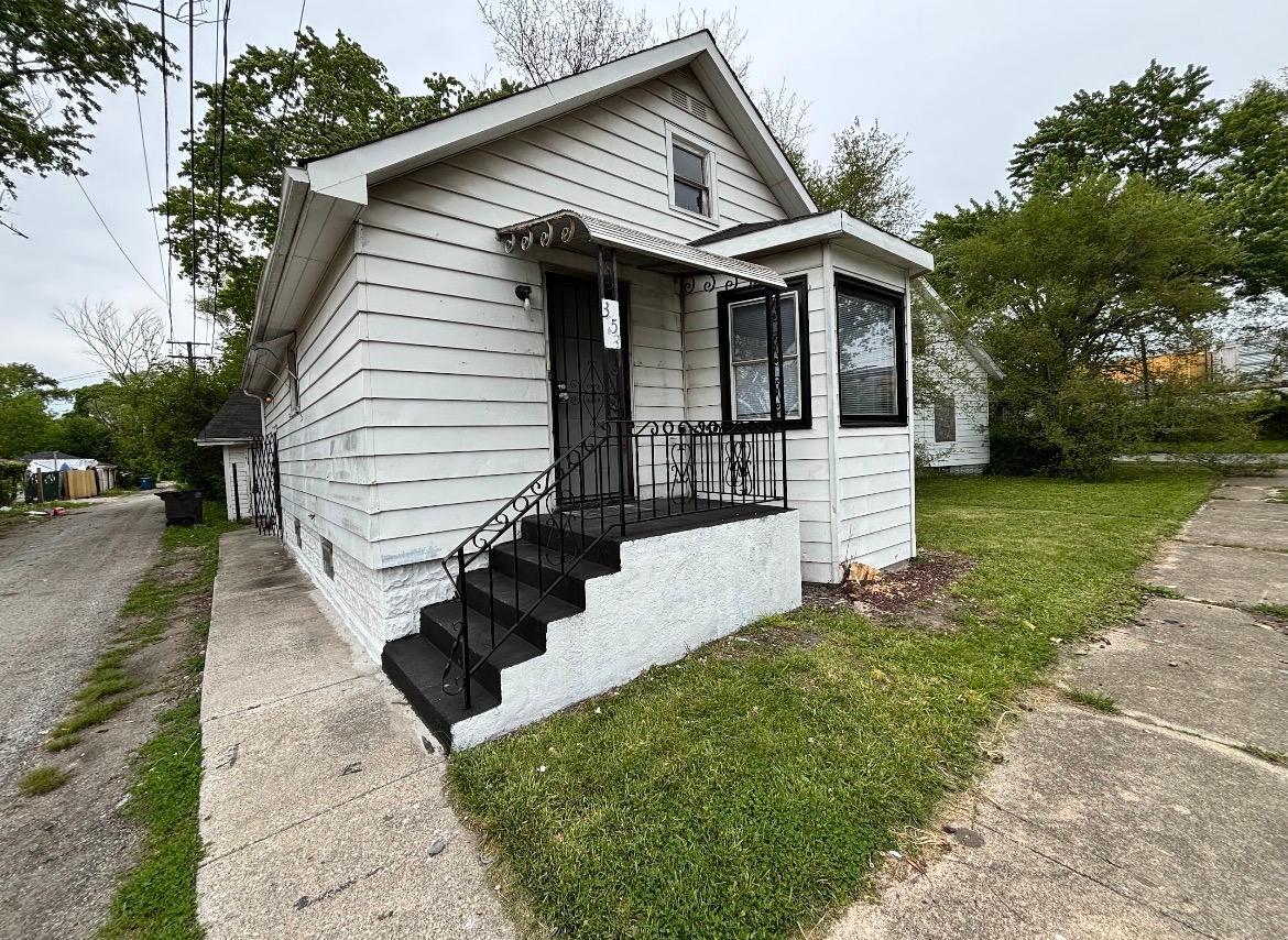 353 E 146th St., Harvey, IL 60426