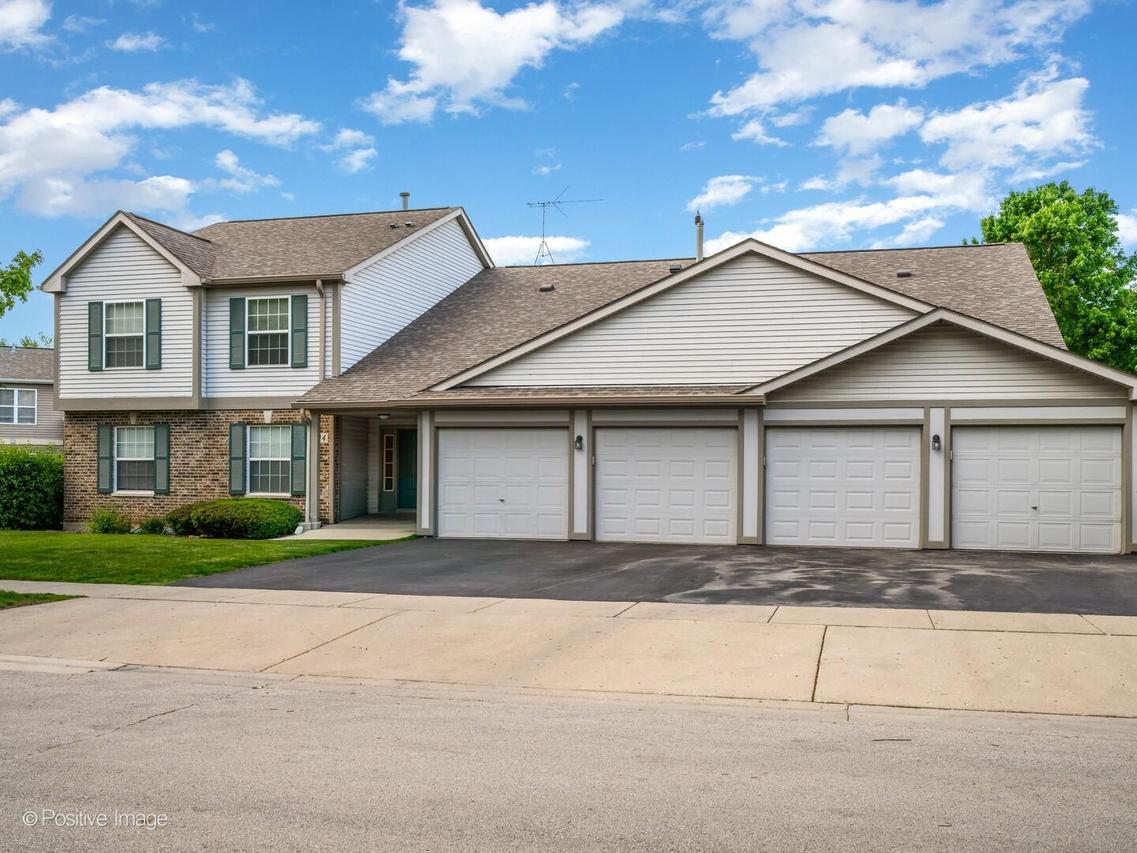 394 Woodview Cir. #B, Elgin, IL 60120