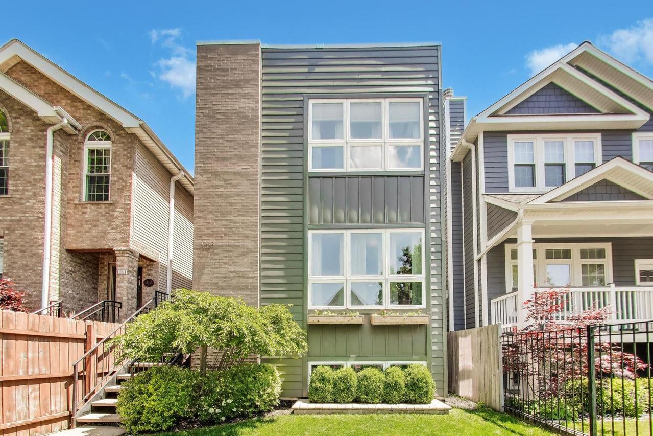 1933 N Lawndale Ave., Chicago, IL 60647