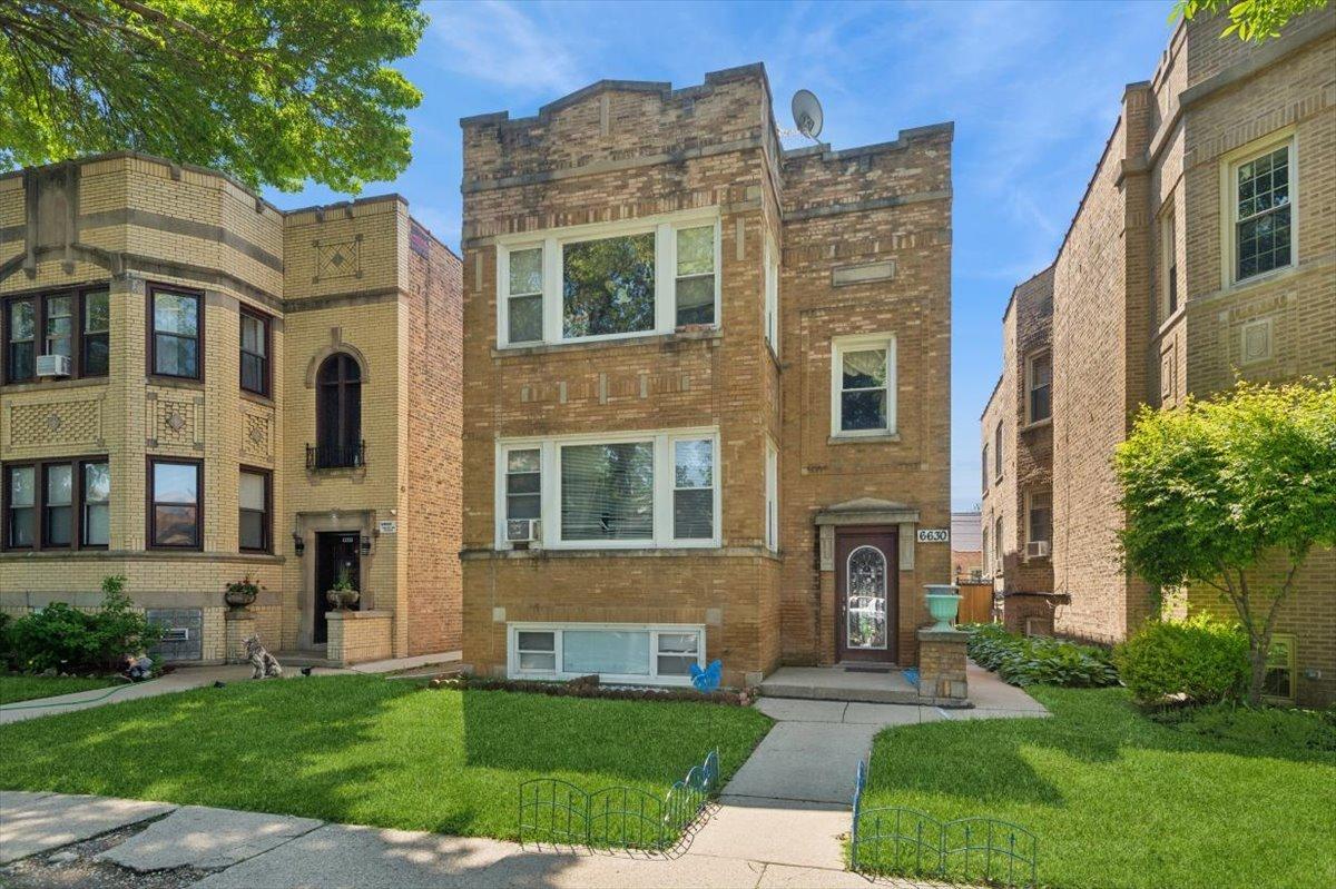 6630 N Maplewood Ave., Chicago, IL 60645