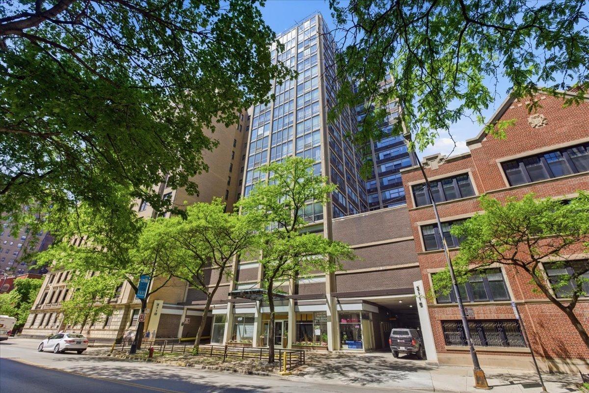 3110 N Sheridan Rd. #708, Chicago, IL 60657