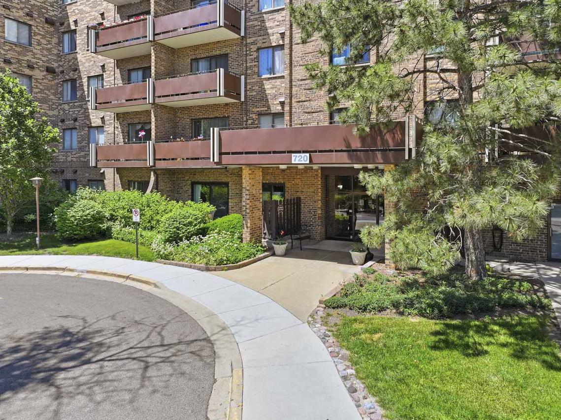 720 Wellington Ave. #509, Elk Grove Village, IL 60007