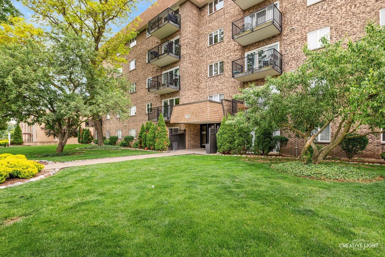 907 Curtiss St. #101, Downers Grove, IL 60515