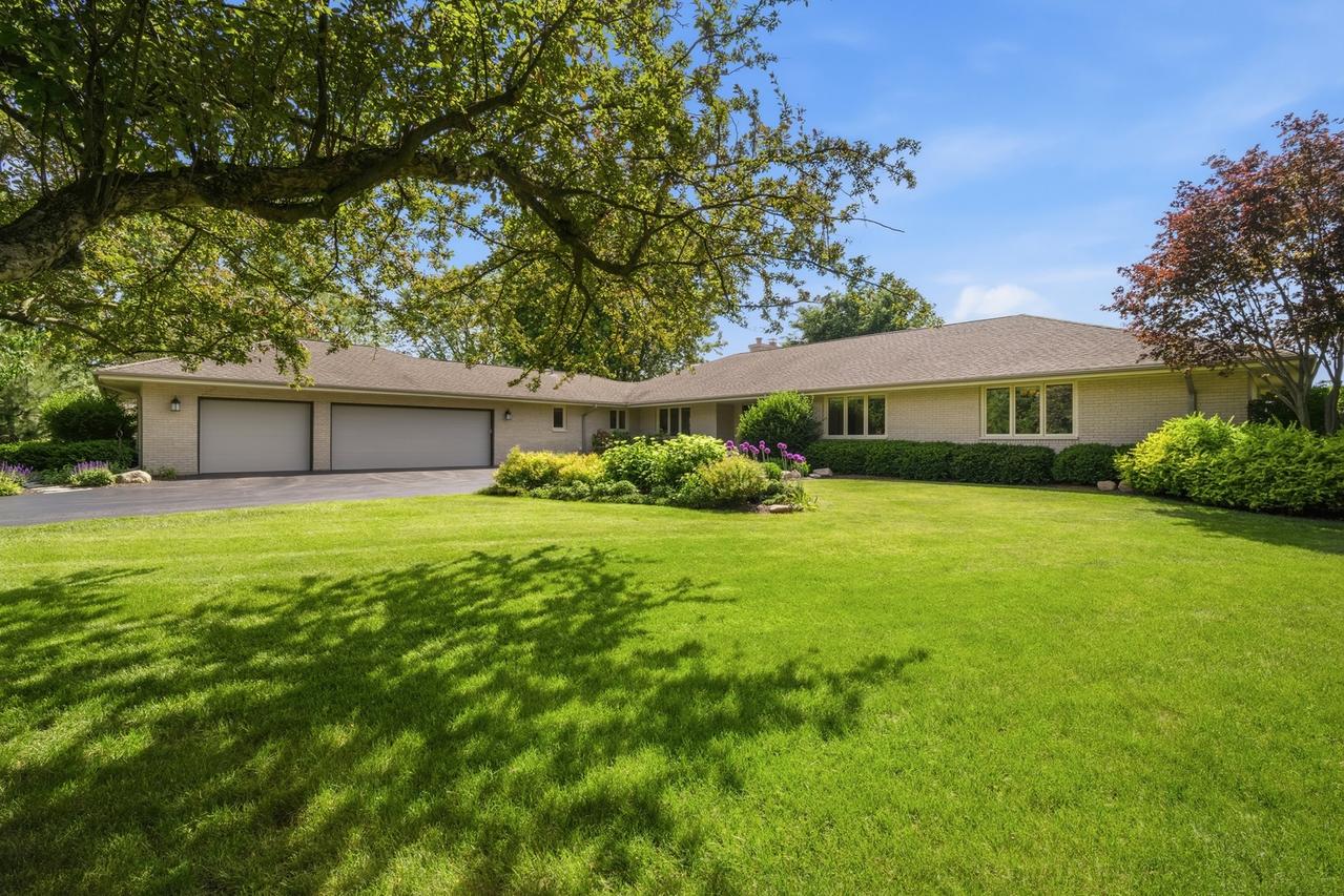25730 N Eagle Dr., Mundelein, IL 60060