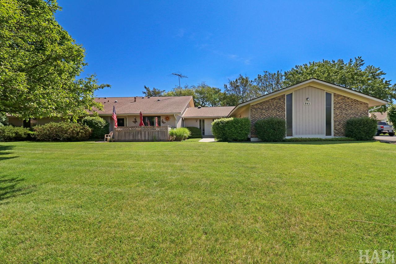 941 Wiltshire Dr. #D, Mchenry, IL 60050