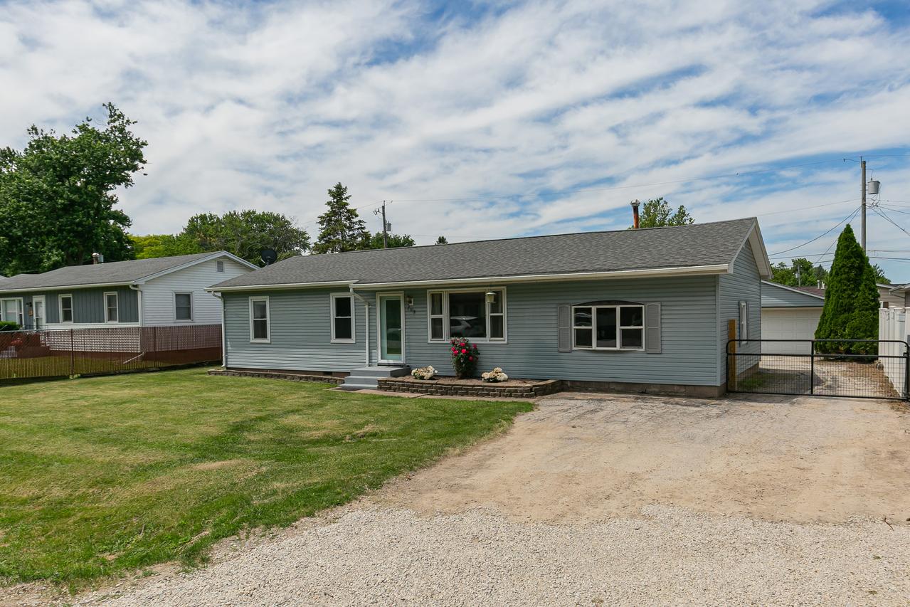 108 E 5th St., Coal Valley, IL 61240
