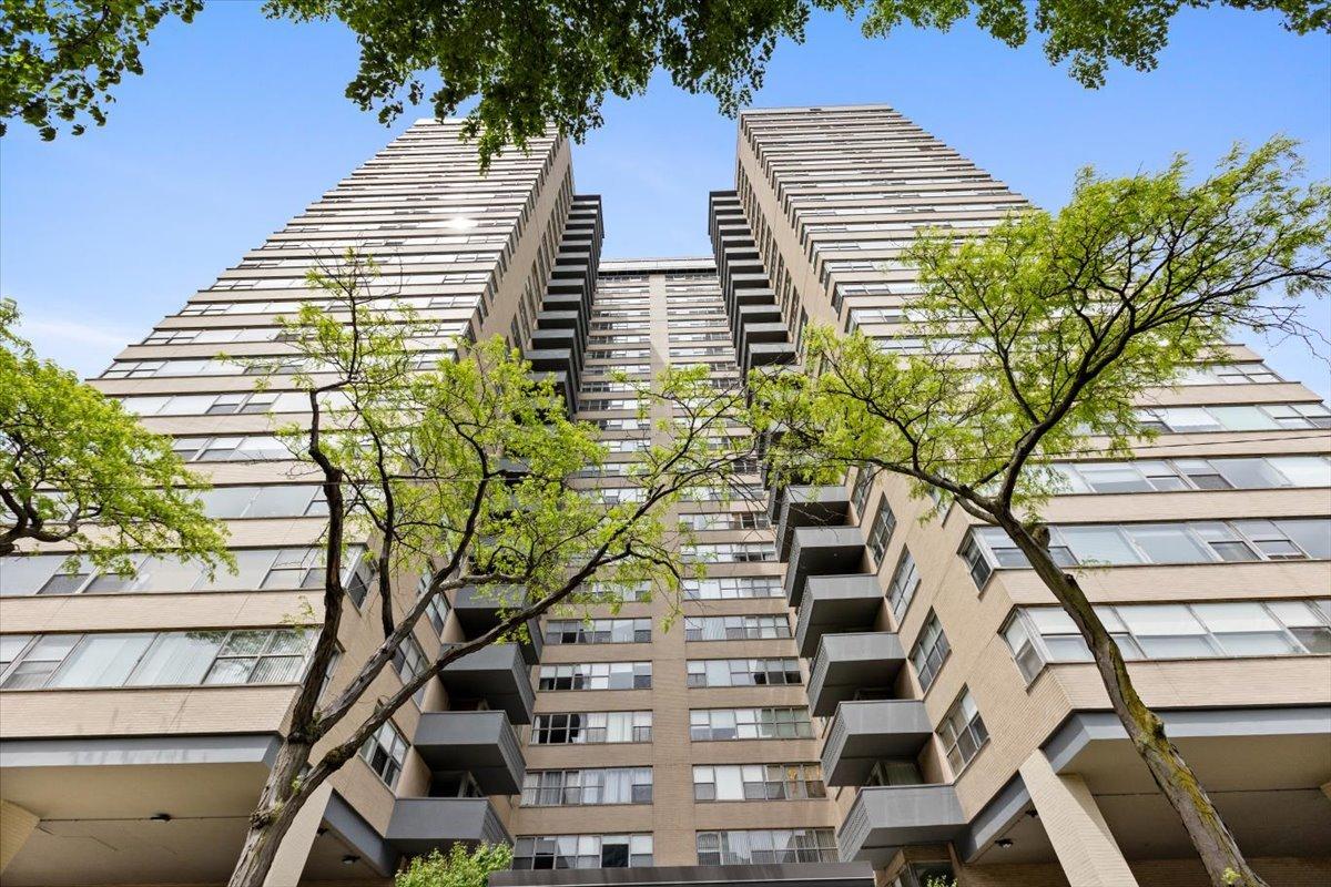 6301 N Sheridan Rd. #10F, Chicago, IL 60660