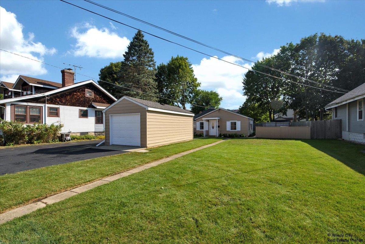 115 Grant St., Barrington, IL 60010