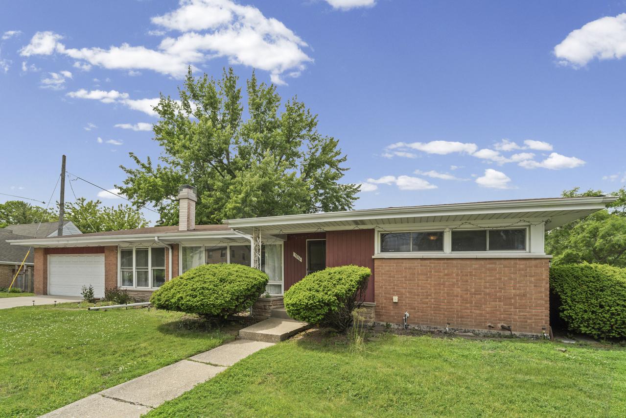 7946 Lotus Ave., Morton Grove, IL 60053
