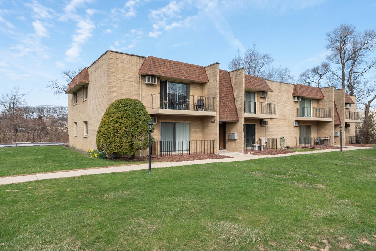 12830 S 71st Ave. #104, Palos Heights, IL 60463