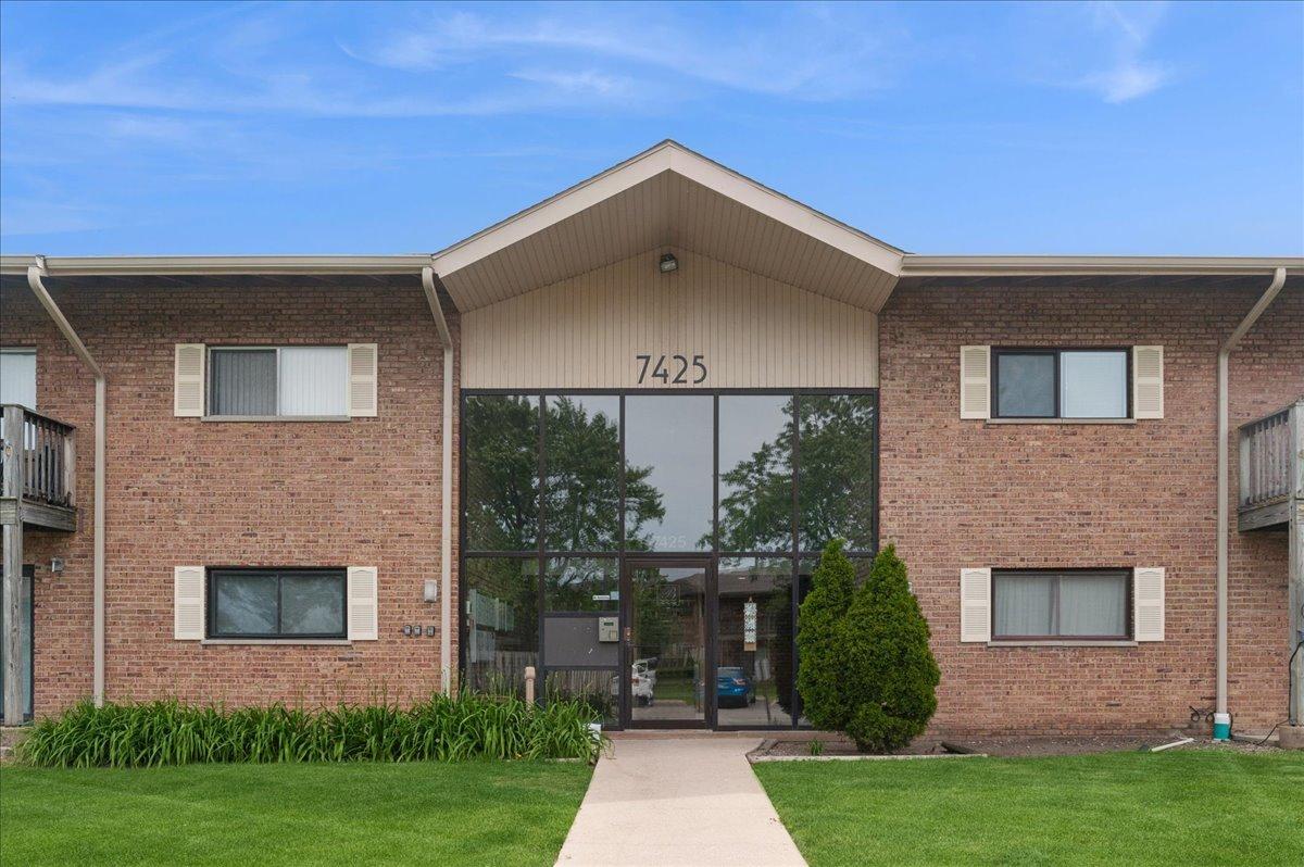 7425 Brookdale Dr. #113, Darien, IL 60561
