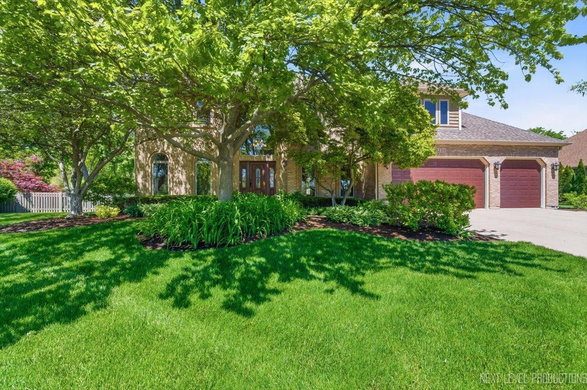 230 Persimmon Dr., St. Charles, IL 60174