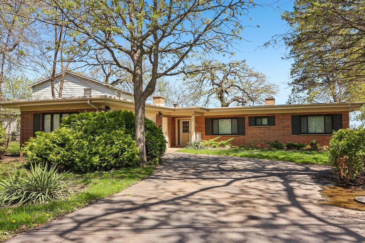59 Cora Ave., Fox Lake, IL 60020
