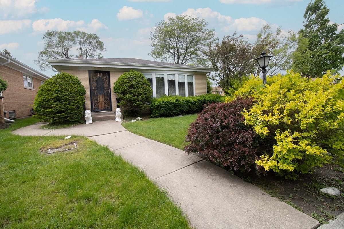 8662 N Merrill St., Niles, IL 60714