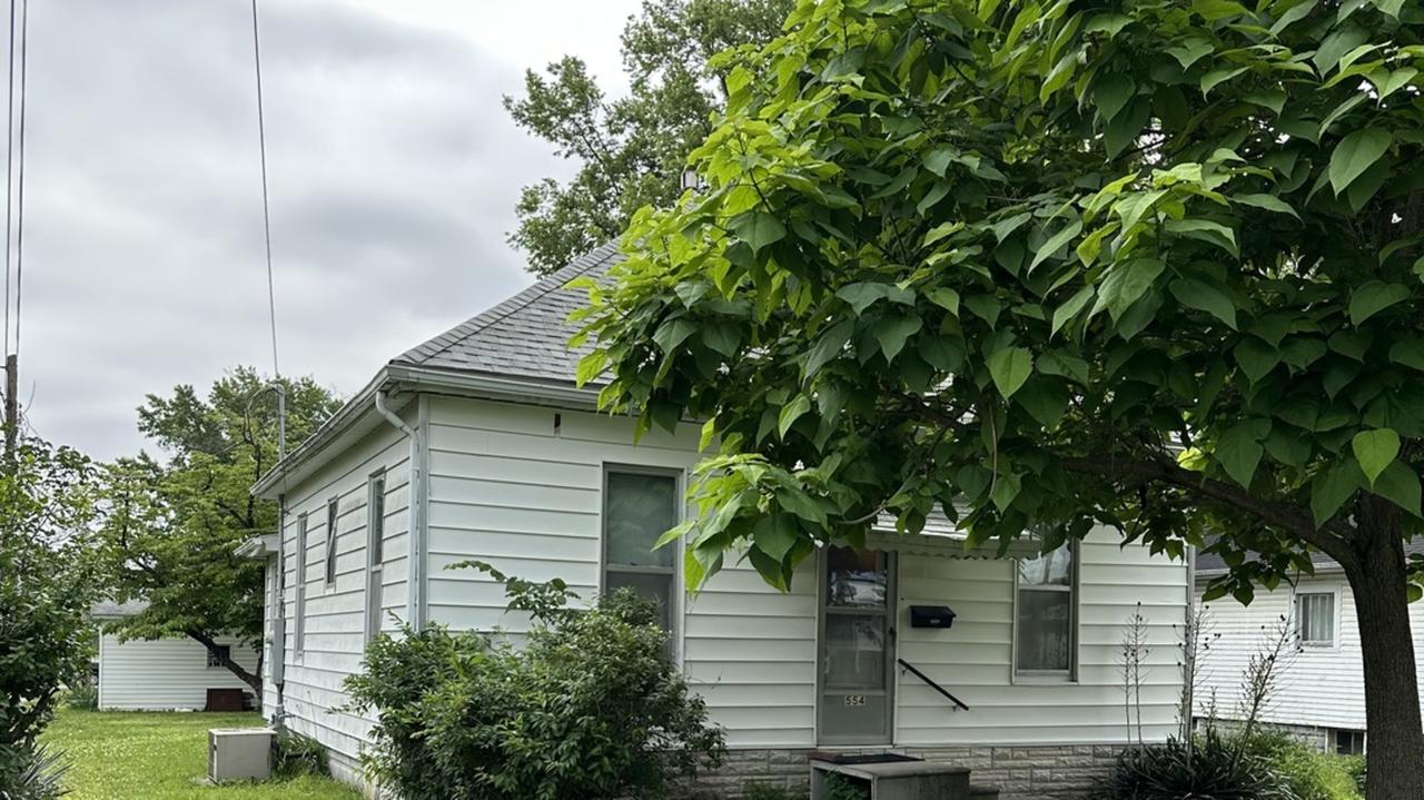 554 North Division St., Duquoin, IL 62832