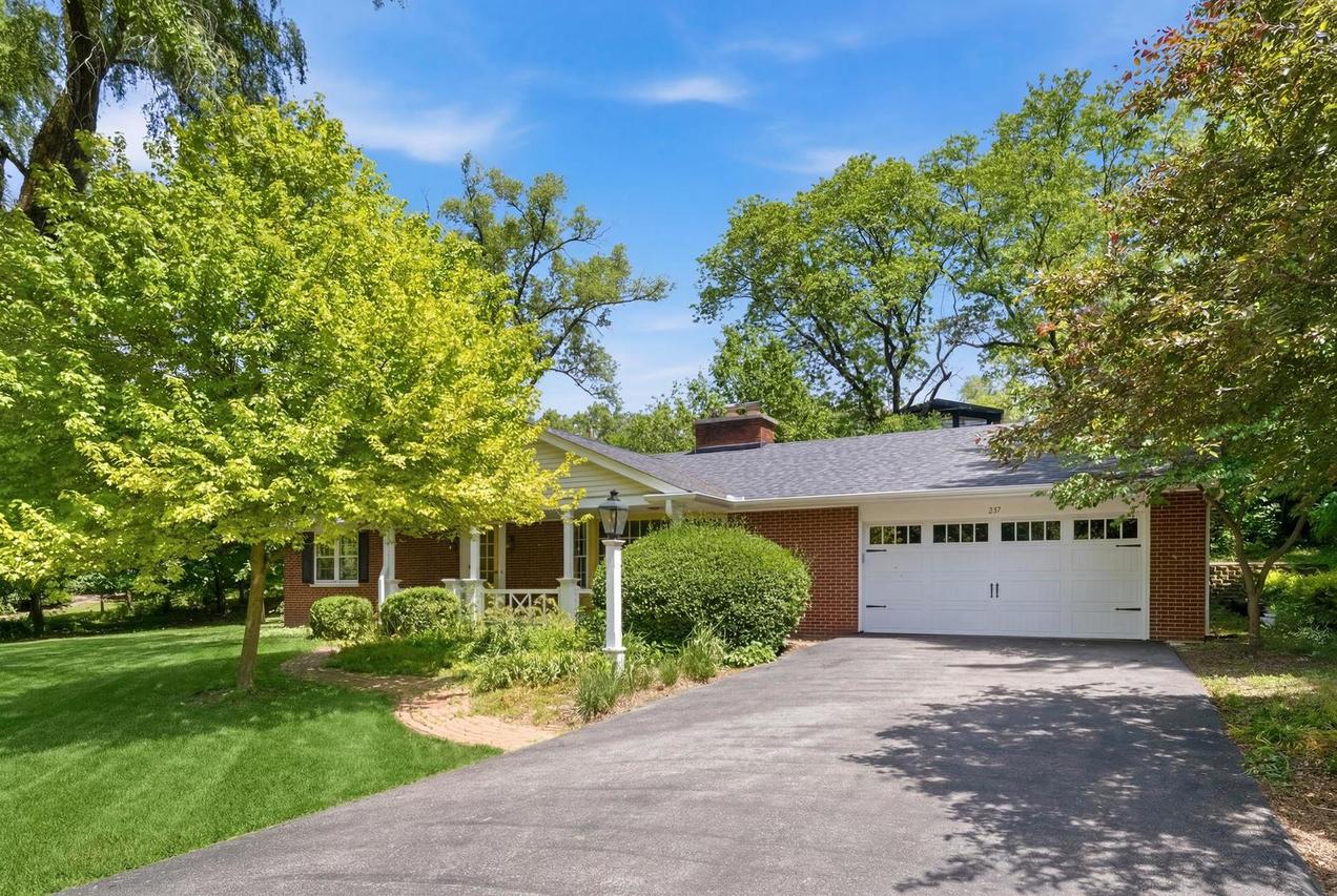 237 Beachview Ln., North Barrington, IL 60010