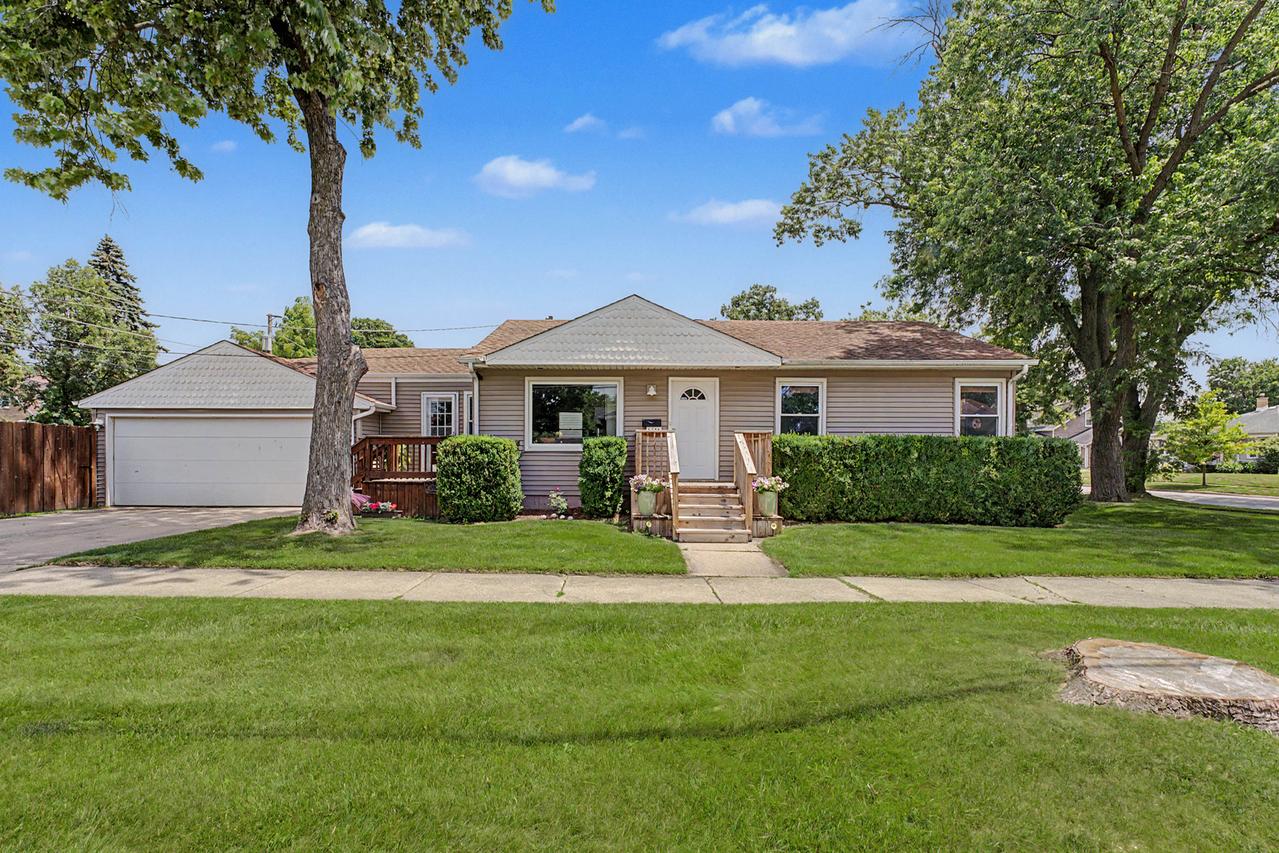 1191 White St., Des Plaines, IL 60016