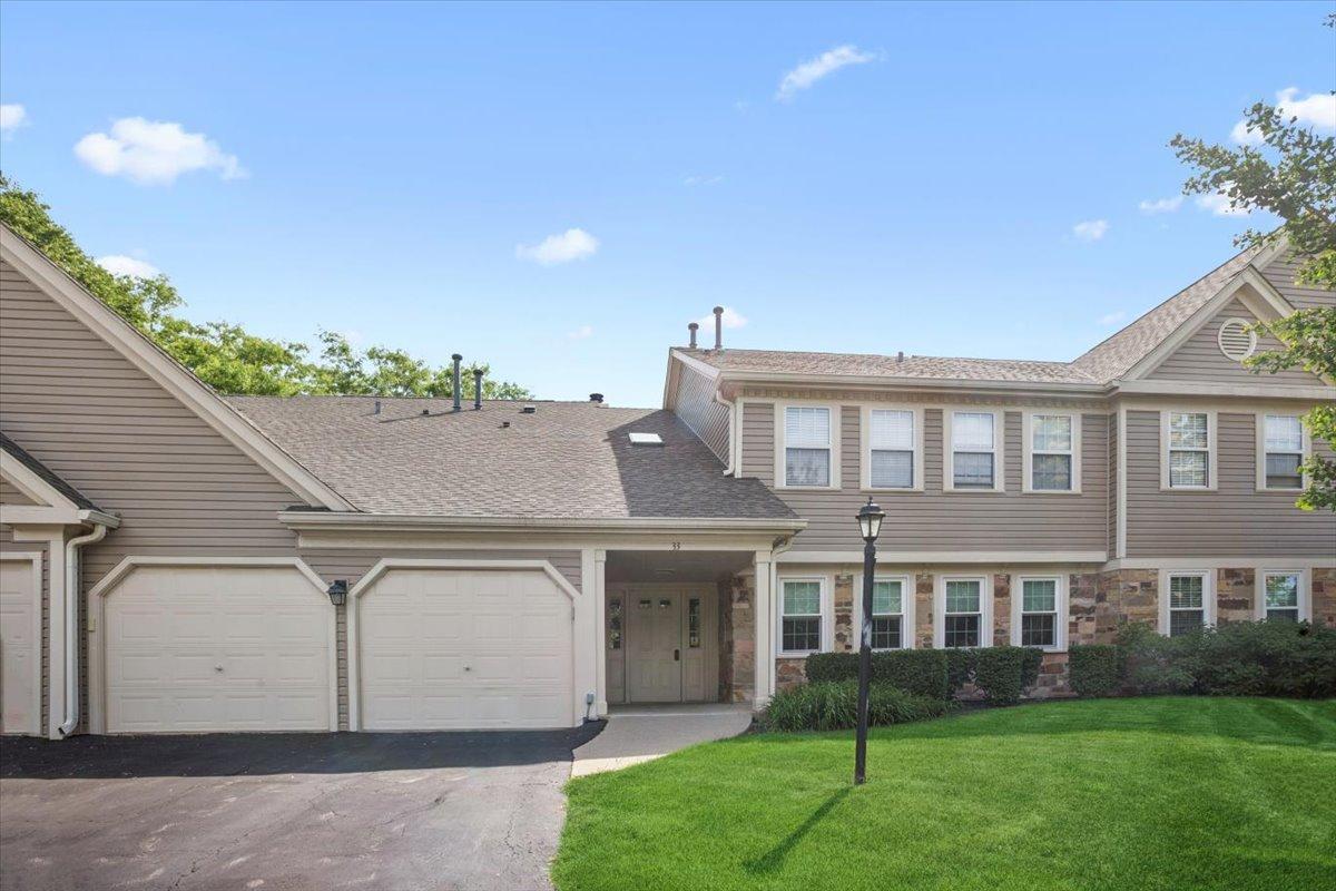 33 Ashburn Ct. #B, Schaumburg, IL 60193