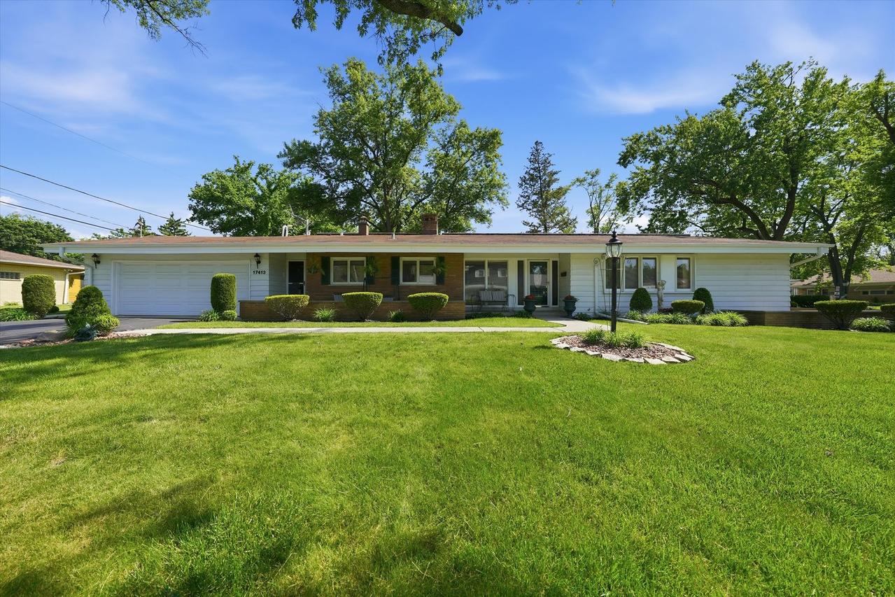 17413 Emerson Ave., Hazel Crest, IL 60429
