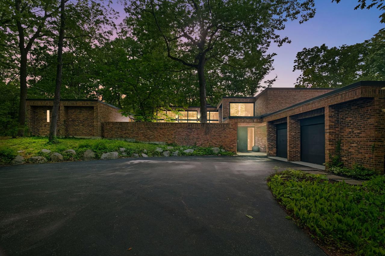 3290 Brook Rd., Highland Park, IL 60035