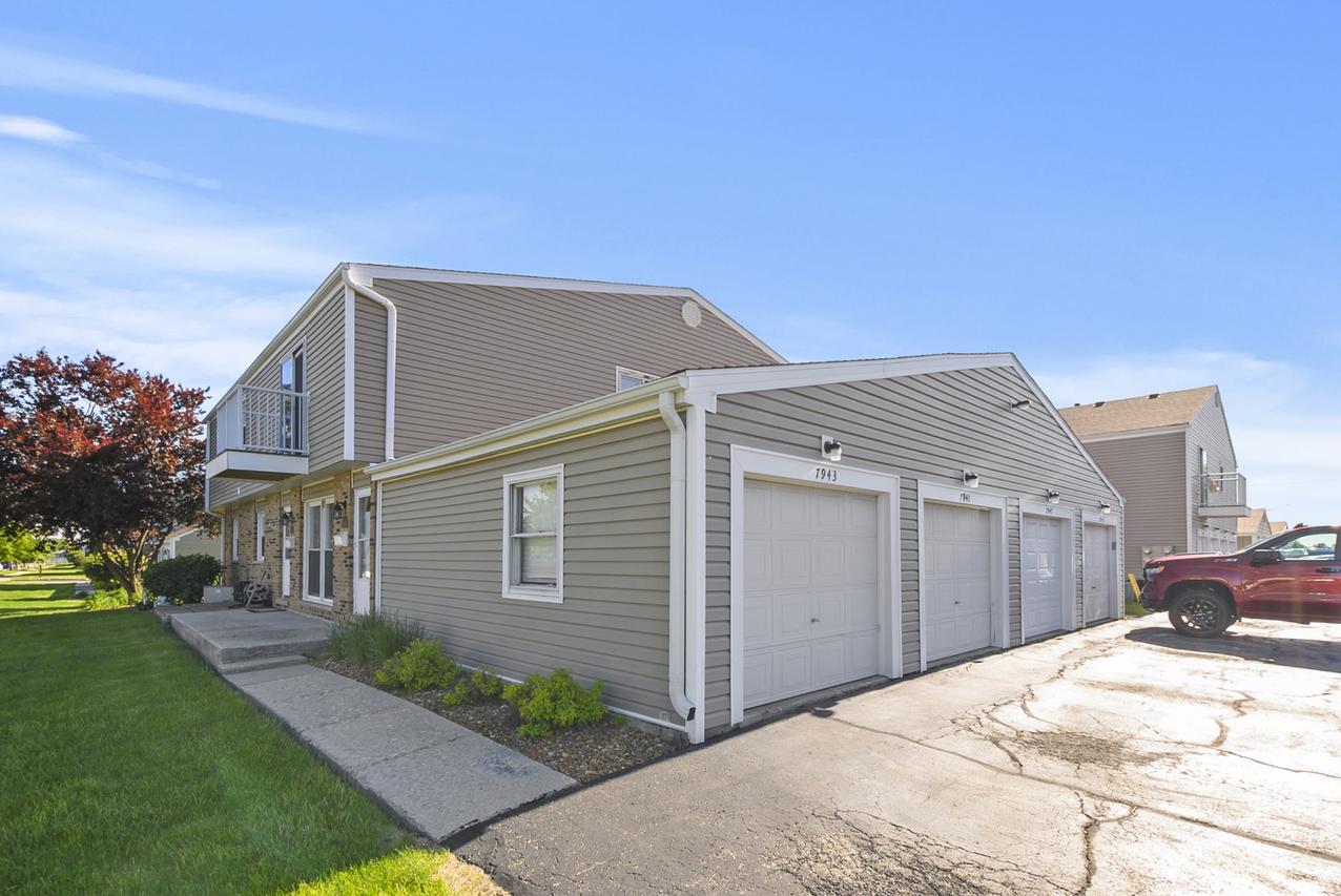 7941 163rd Pl. #26, Tinley Park, IL 60477