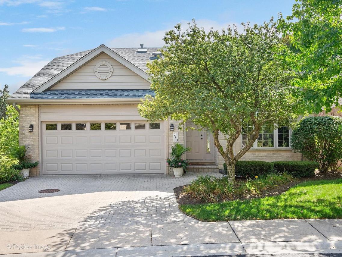 843 Breton Lakes Dr., Willowbrook, IL 60527