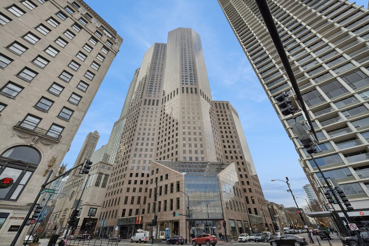 950 N Michigan Ave. #3805, Chicago, IL 60611