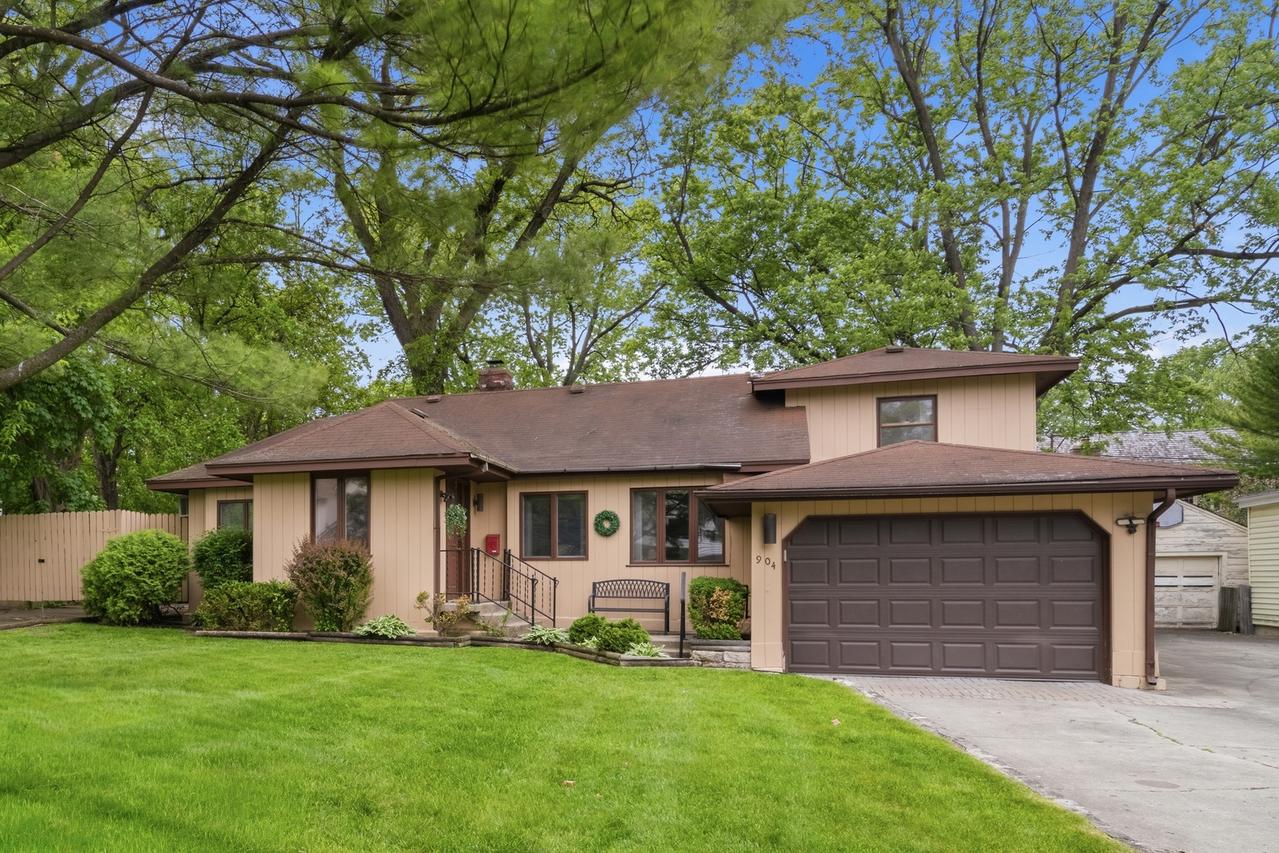 904 Glendale Rd., Glenview, IL 60025