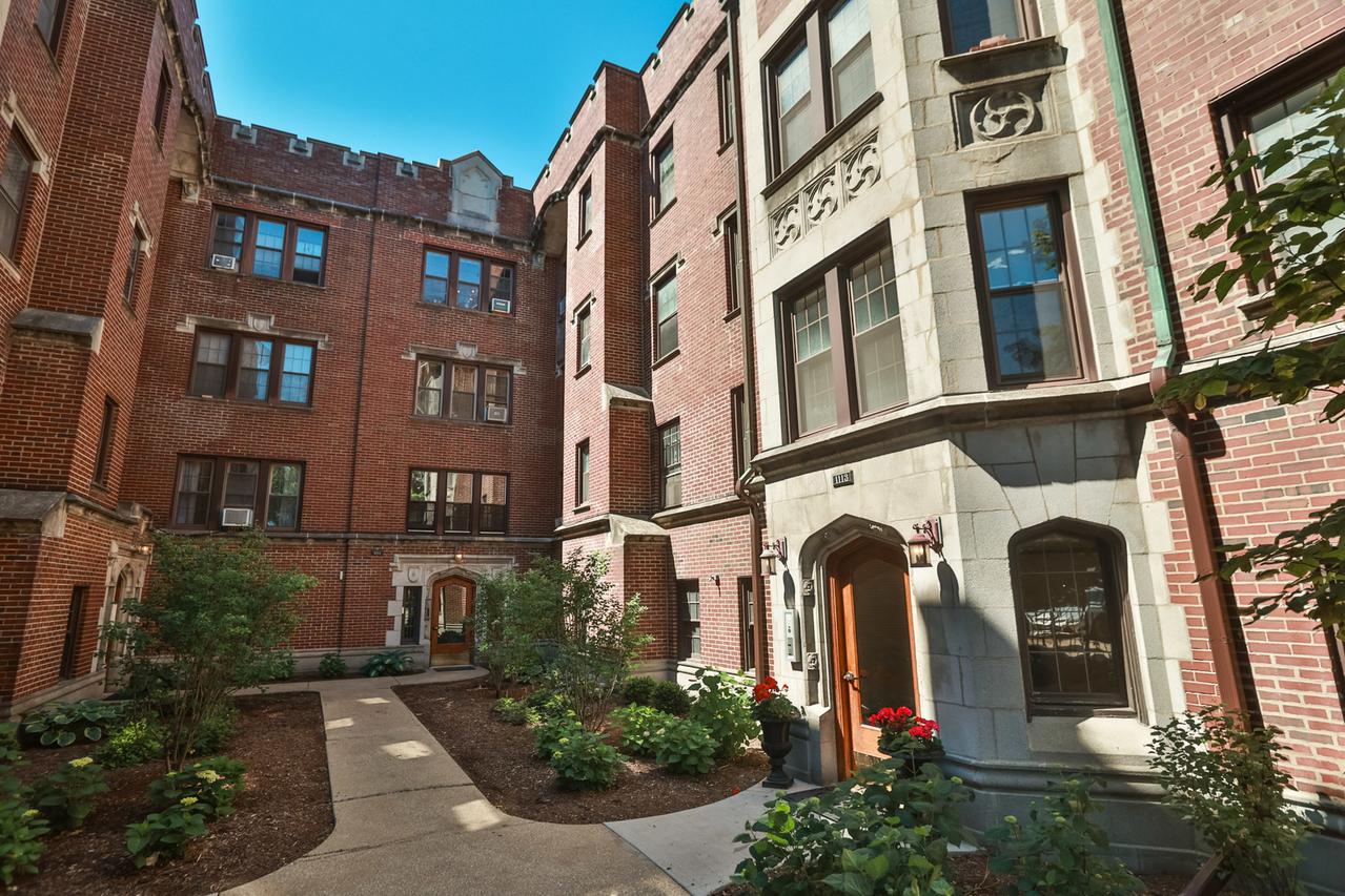 1113 Holley Ct. #311, Oak Park, IL 60301