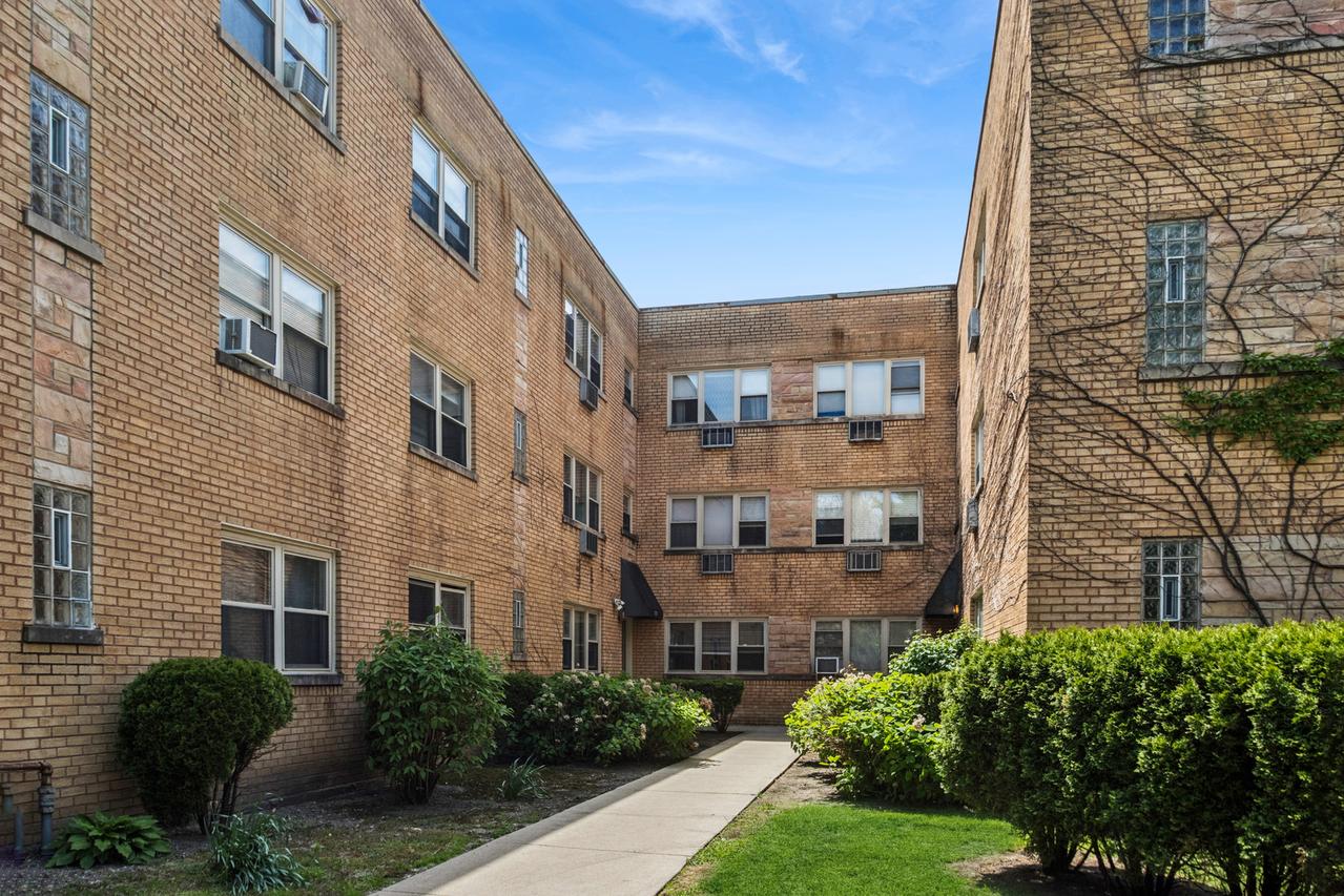 1711 W Estes Ave. #1S, Chicago, IL 60626