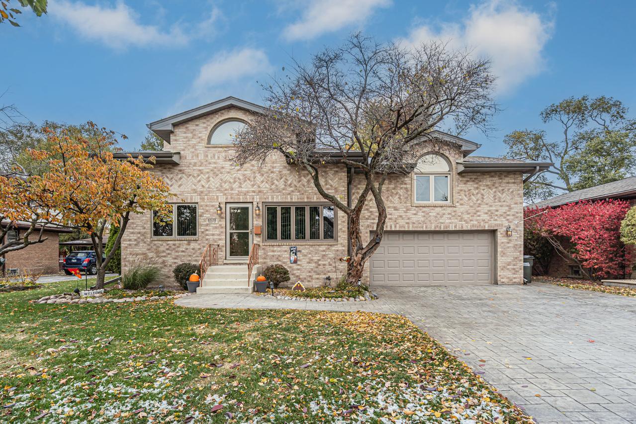 6528 Ridge Dr., Chicago Ridge, IL 60415