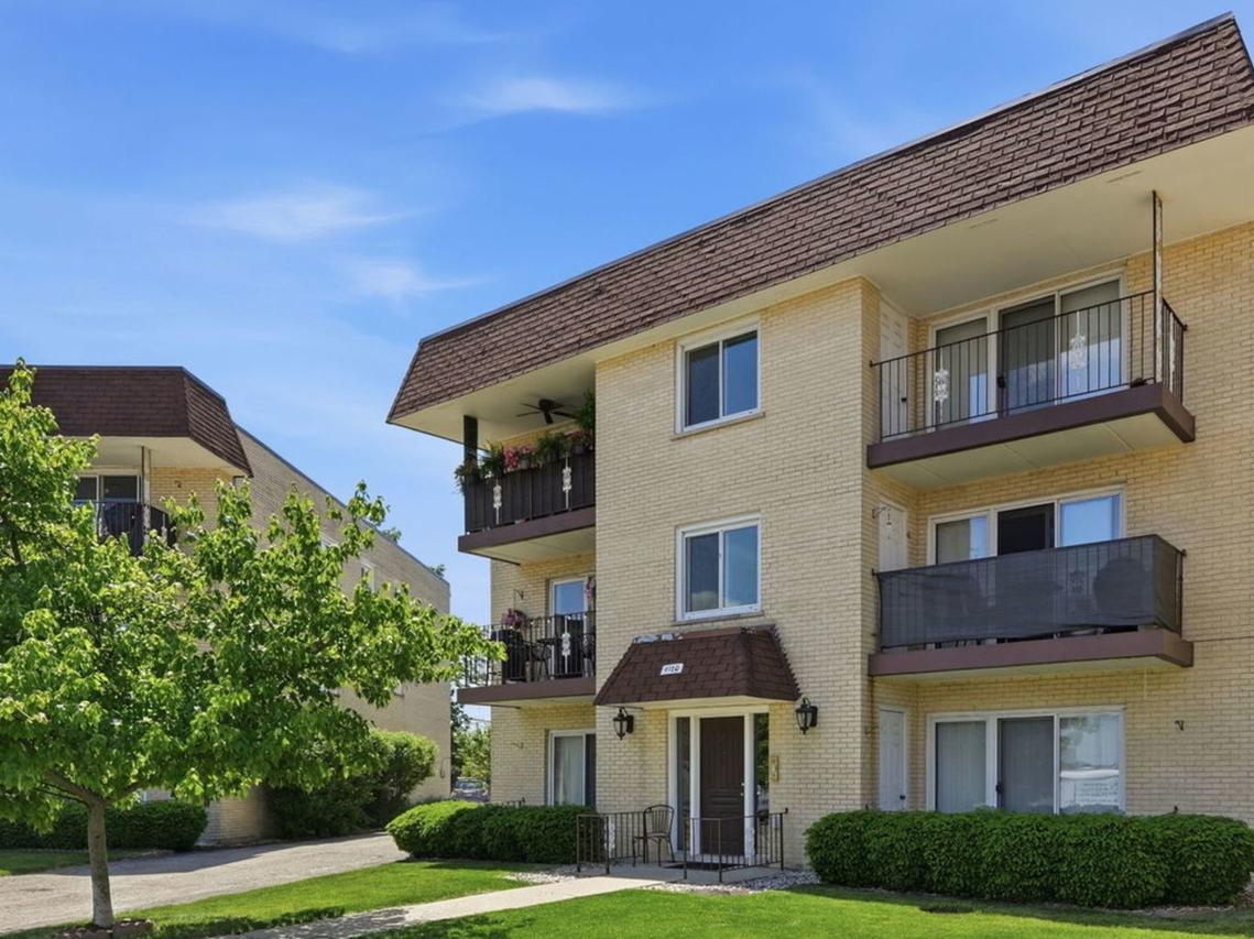 4100 N Neenah Ave. #201N, Chicago, IL 60634