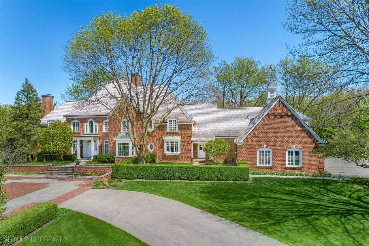 361 Ridge Rd., Barrington Hills, IL 60010