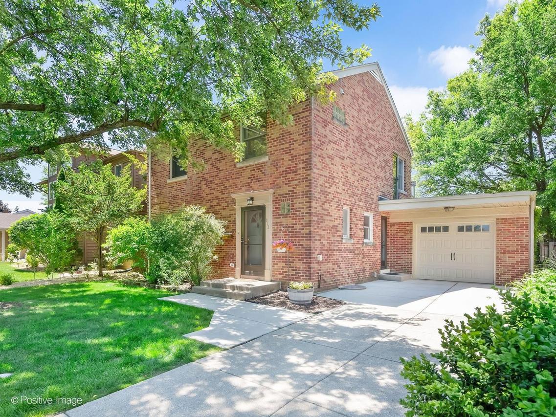 812 S Madison Ave., La Grange, IL 60525