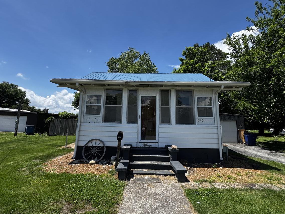 545 N Division St., Duquoin, IL 62832