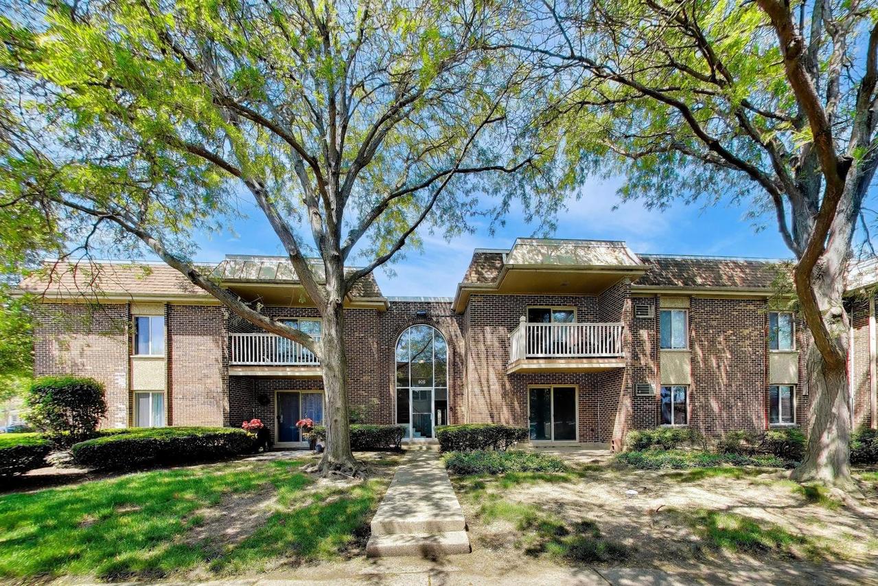 906 W Alleghany Dr. #1B, Arlington Heights, IL 60004