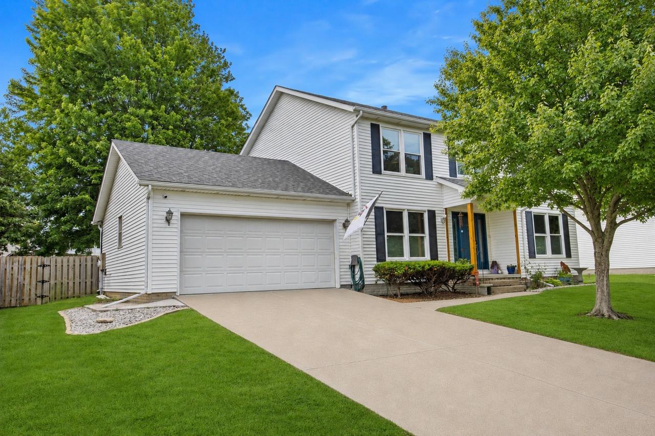 1203 Royal Pointe Dr., Bloomington, IL 61704