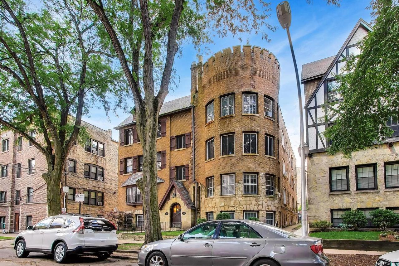 7442 N Hoyne Ave. #1N, Chicago, IL 60645