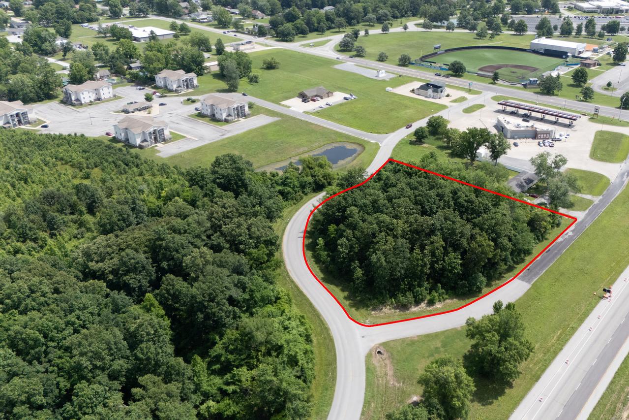 1100 Pin Oak Dr., Carterville, IL 62918