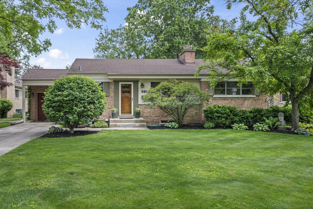 215 N Lincoln Ln., Arlington Heights, IL 60004