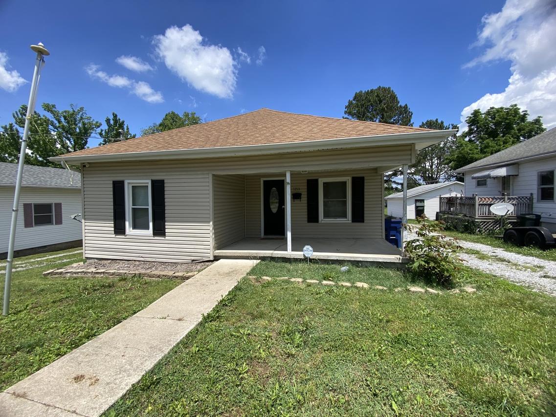 1211 E Elm St., West Frankfort, IL 62896