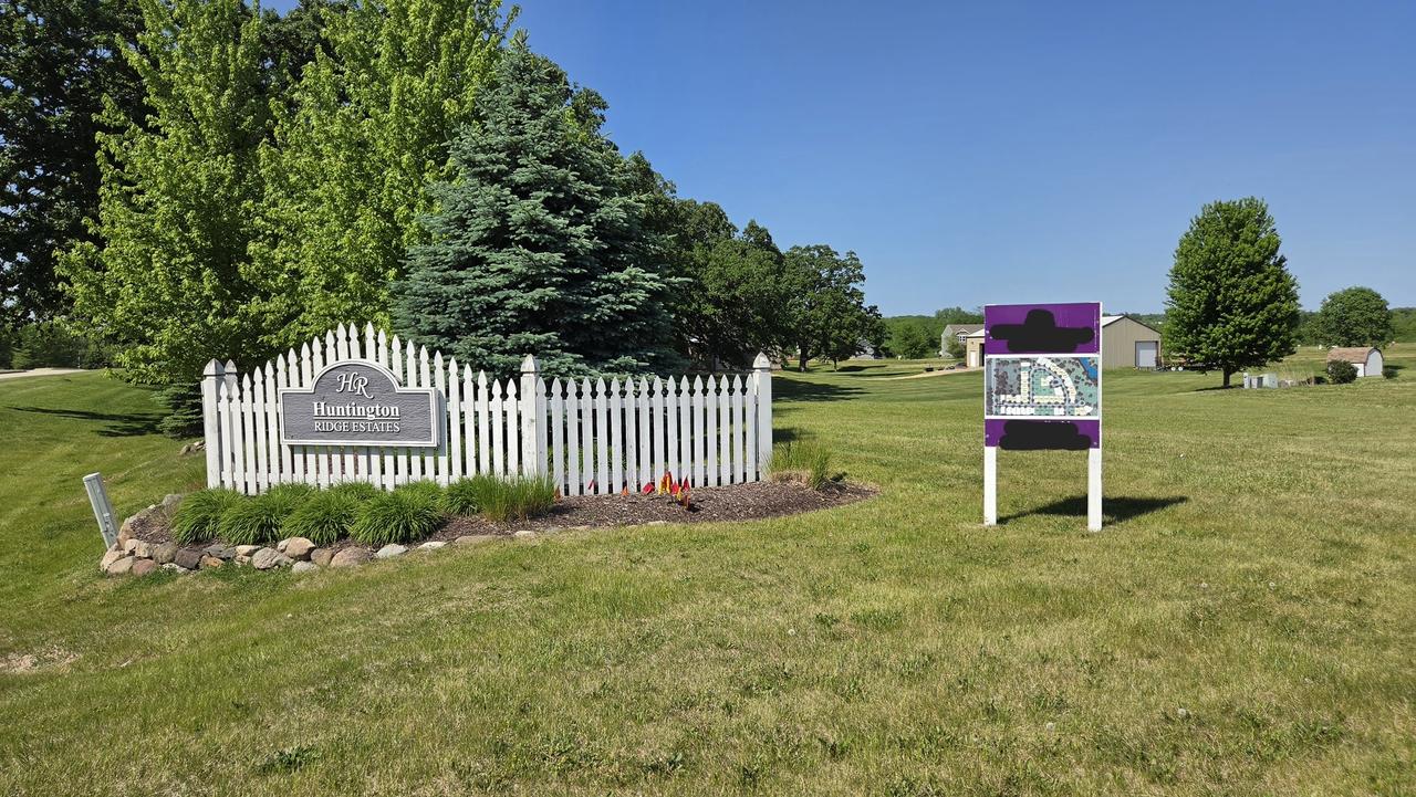 2002 Hillsboro Ln., Harvard, IL 60033