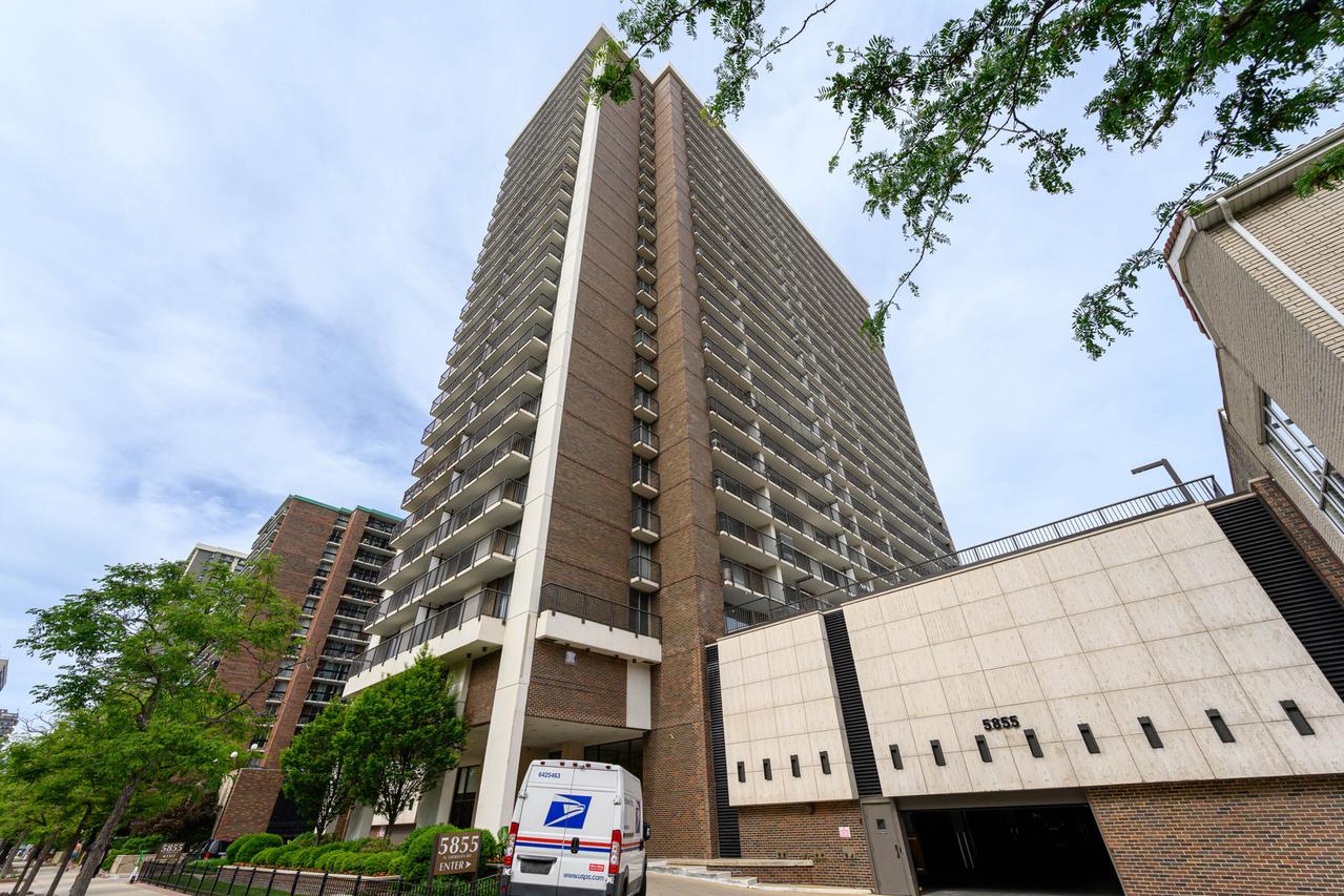 5855 N Sheridan Rd. #24J, Chicago, IL 60660