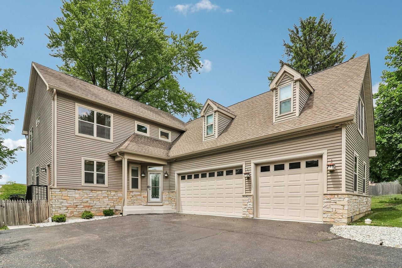 200 Sunset Ct., Lake Zurich, IL 60047