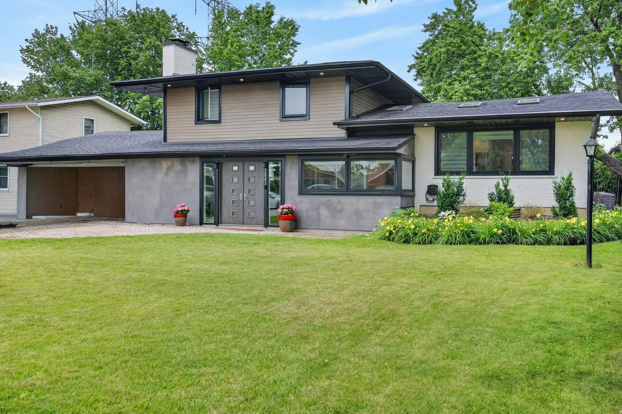 2843 S Briarwood Dr., Arlington Heights, IL 60005