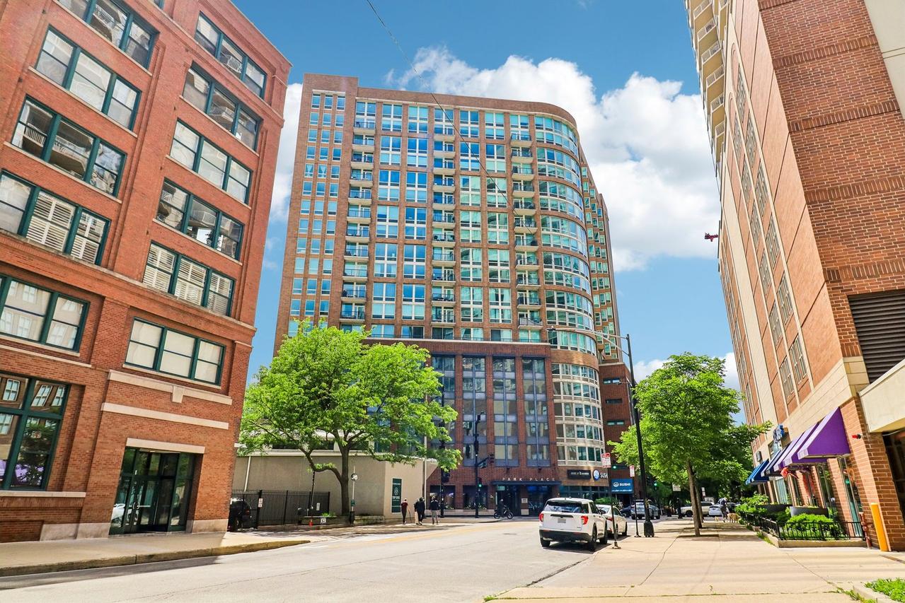 600 N Kingsbury St. #1005, Chicago, IL 60610