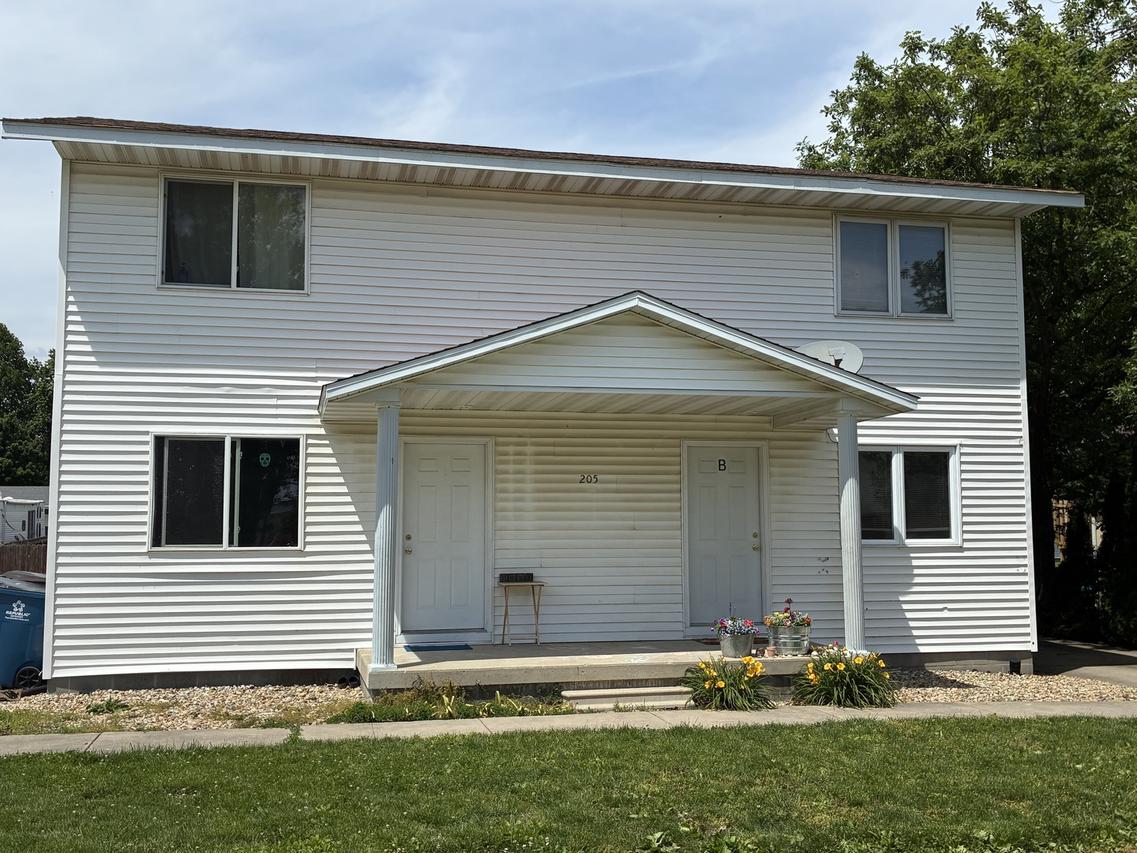 205 E Logan St., Atlanta, IL 61723