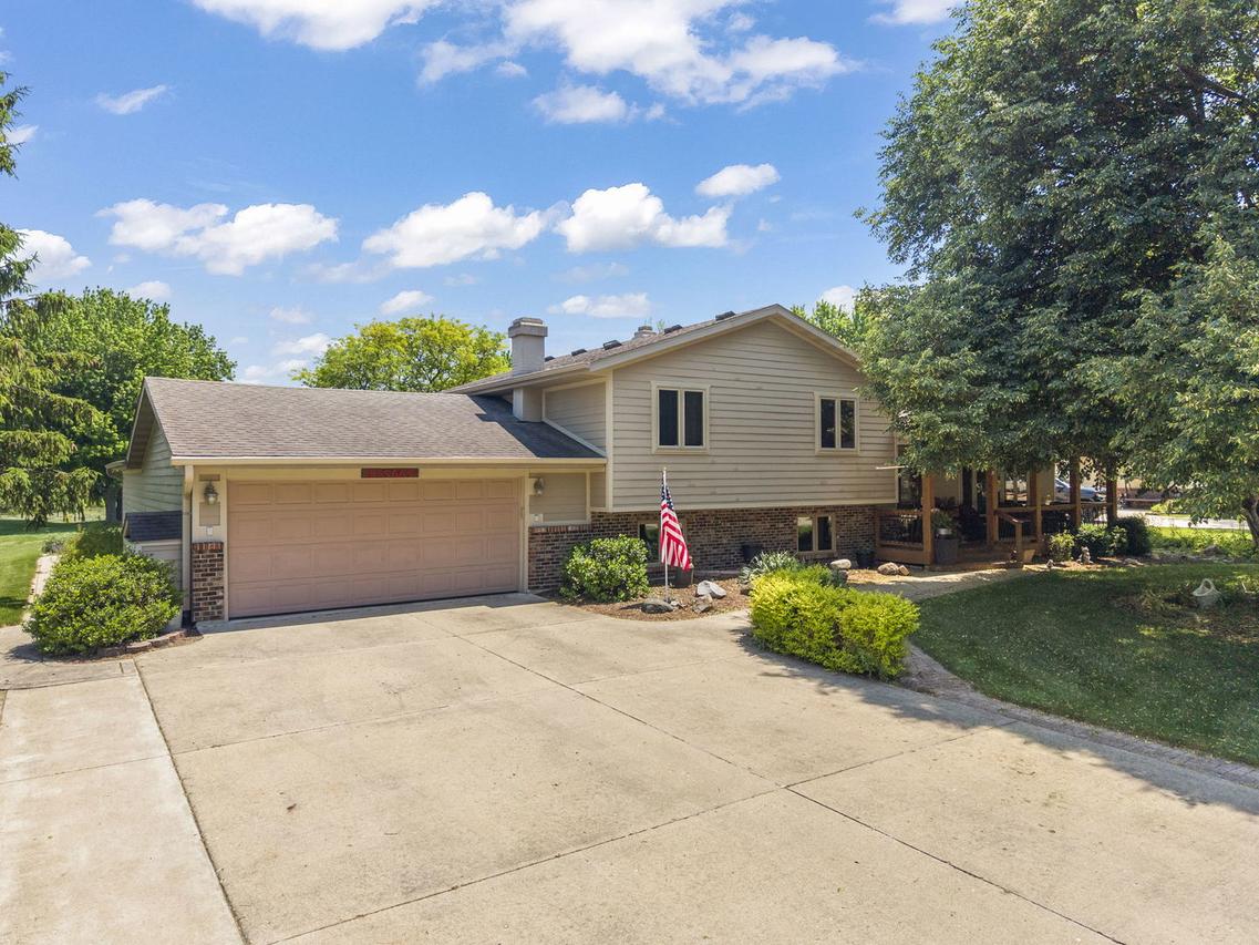 11S669 Schillinger Dr., Naperville, IL 60564