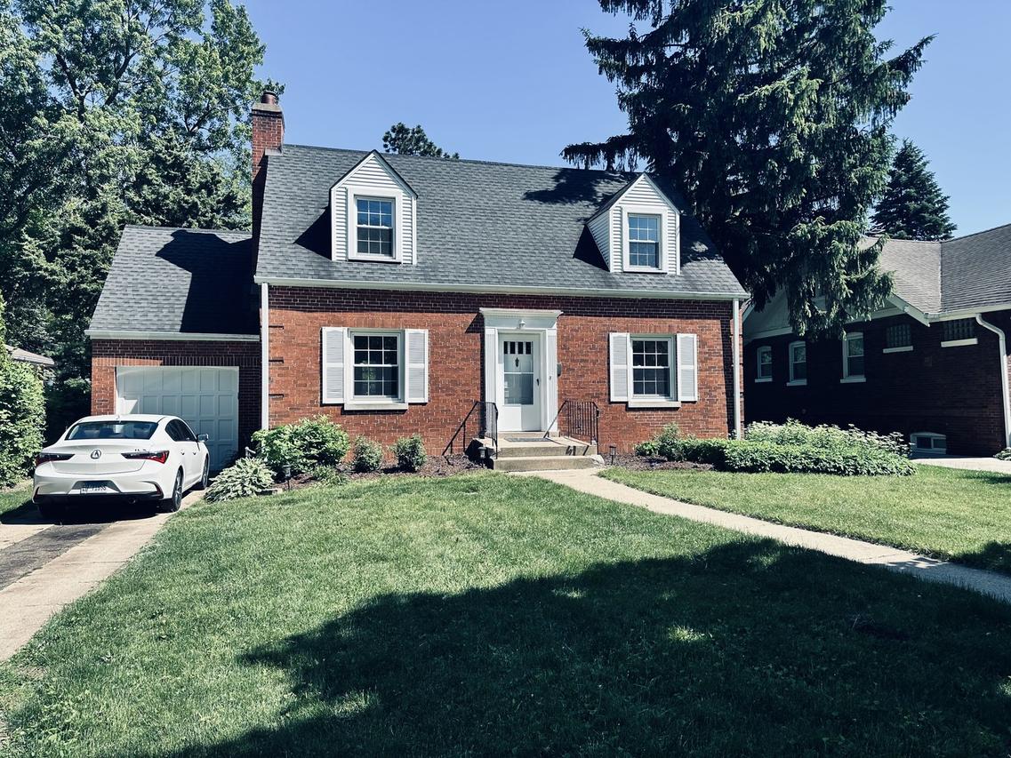 423 Selborne Rd., Riverside, IL 60546